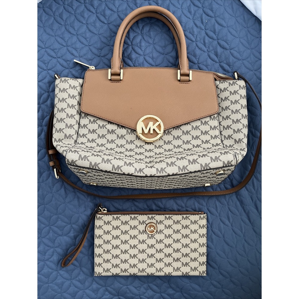 Michael Kors MK Signature Hudson Nat/Acorn Large Satchel, Clutch & Dust cover